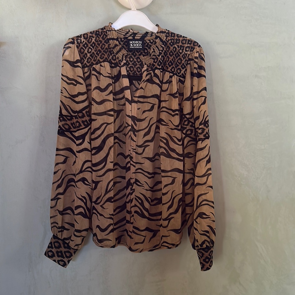 Scoth & Soda Smocked
Buttondown Blouse